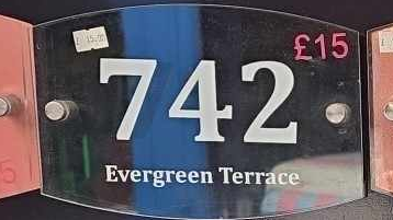 House & Caravan 2 piece sign